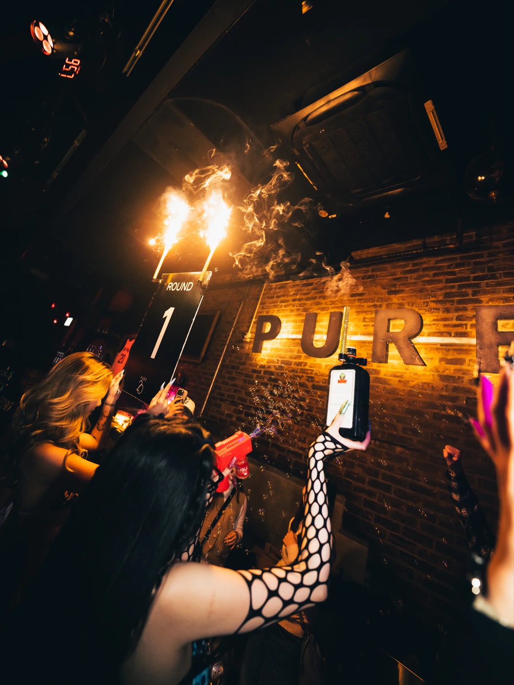 PURE OSAKA の VIP ボトルサービス