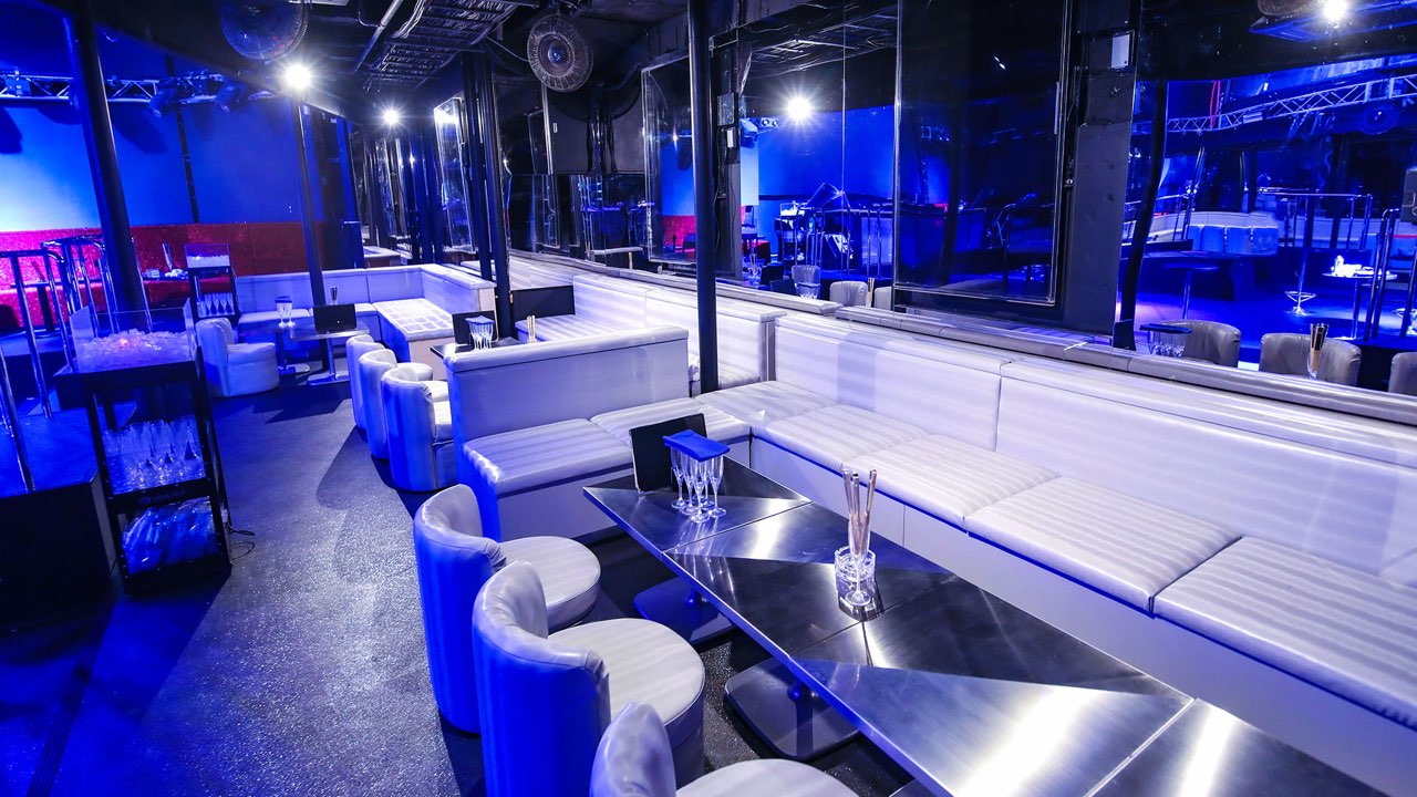 WARP SHINJUKU の UNIVERSE VIP 席