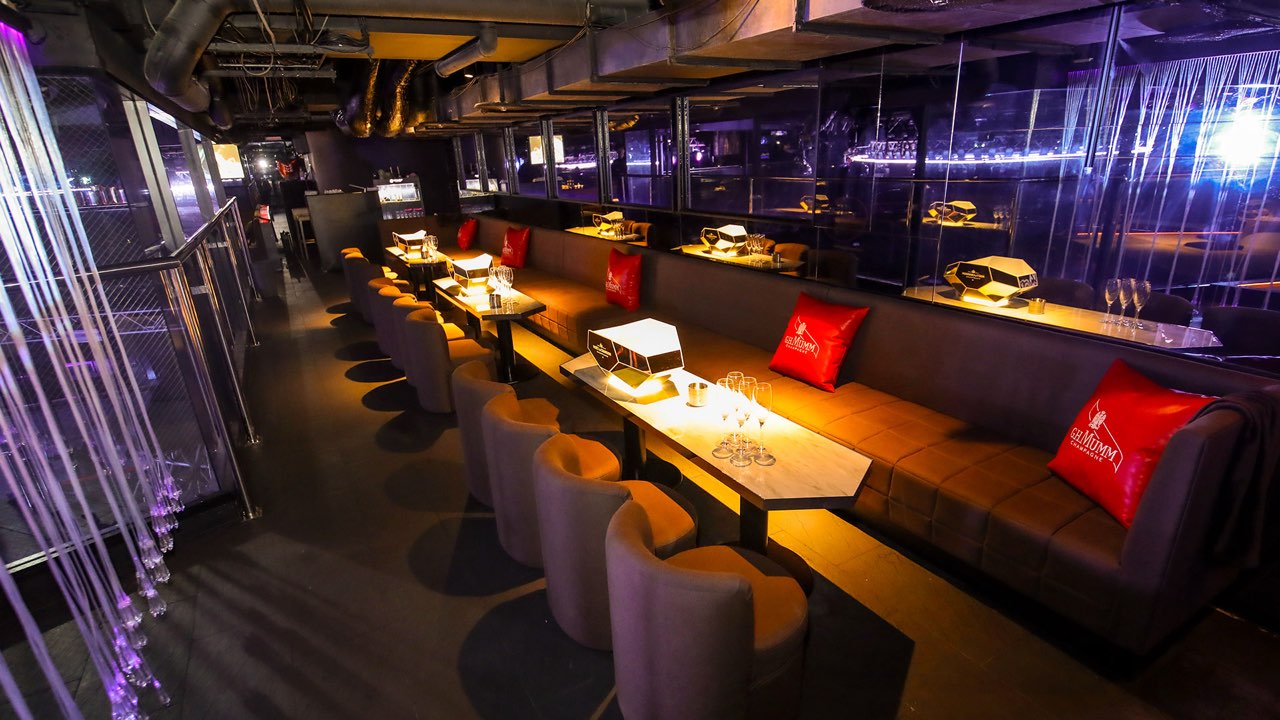 WARP SHINJUKU の WING VIP 席